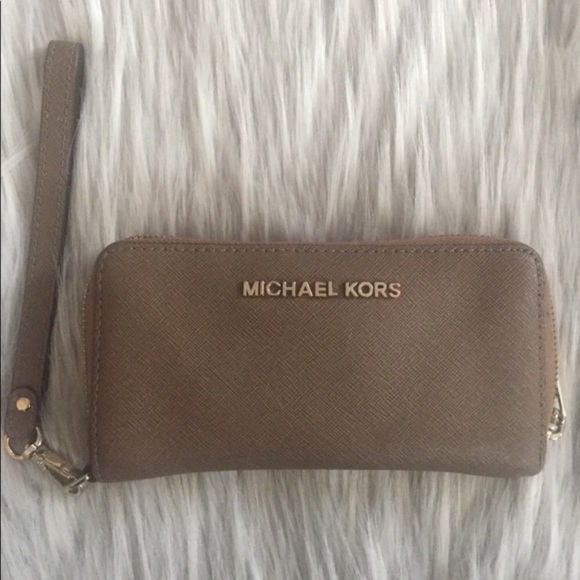Michael Kors Handbags - Michael Kors Large Wrislet is Taupe
